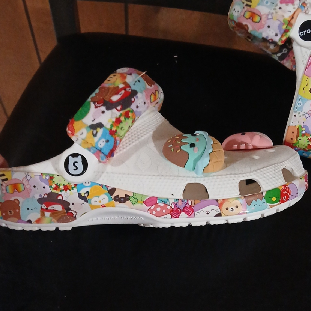 CROCS White Sandals with Cute Character Accents - Picture 5 of 8